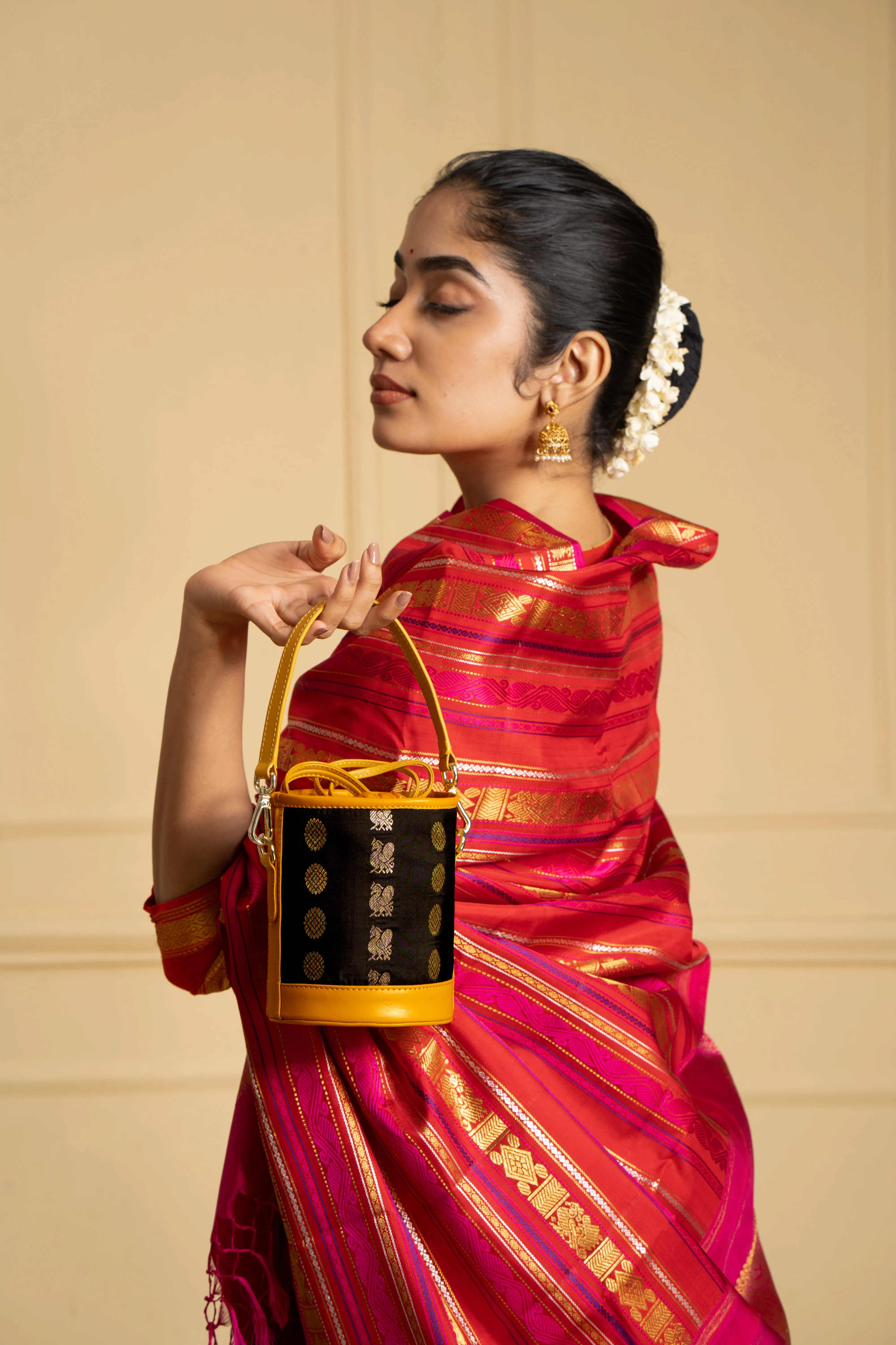 Adhya Bucket Bag black & Yellow