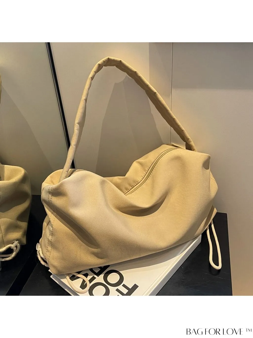 BagForLove - Chic & Spacious Shoulder Bag with Sleek Design - Perfect for Fashion Enthusiasts!