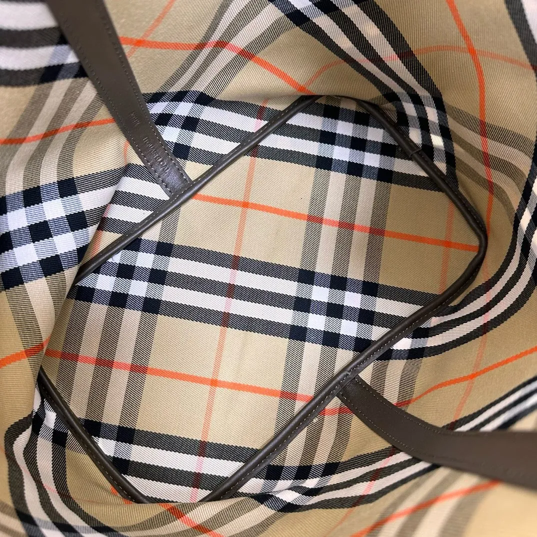 BUR131 Medium Check Bucket Bag / 10.8 x 6.3 x 22.4in / HIGHEST QUALITY VERSION