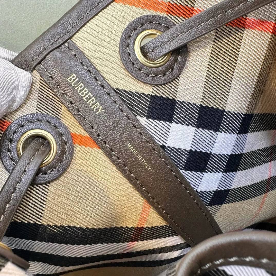 BUR131 Medium Check Bucket Bag / 10.8 x 6.3 x 22.4in / HIGHEST QUALITY VERSION