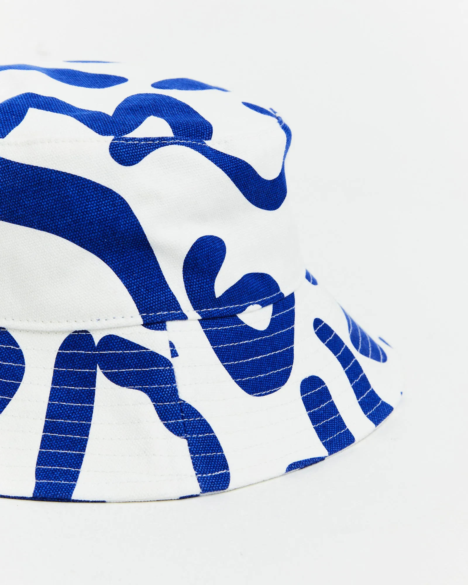 Charlie Swirl Bucket Hat in Blue/White