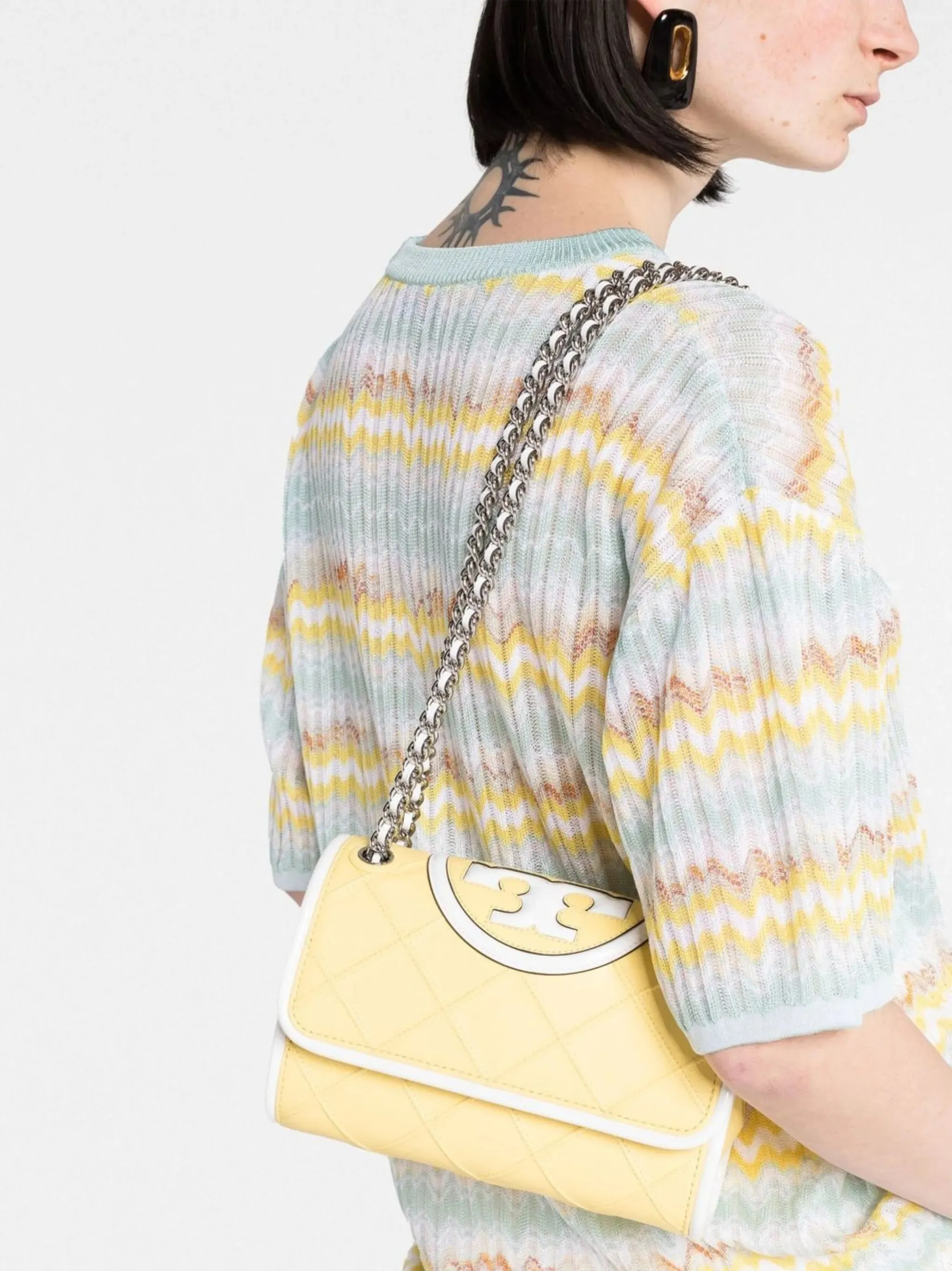 High-quality cross-body bag embossed Durable materials and quilted