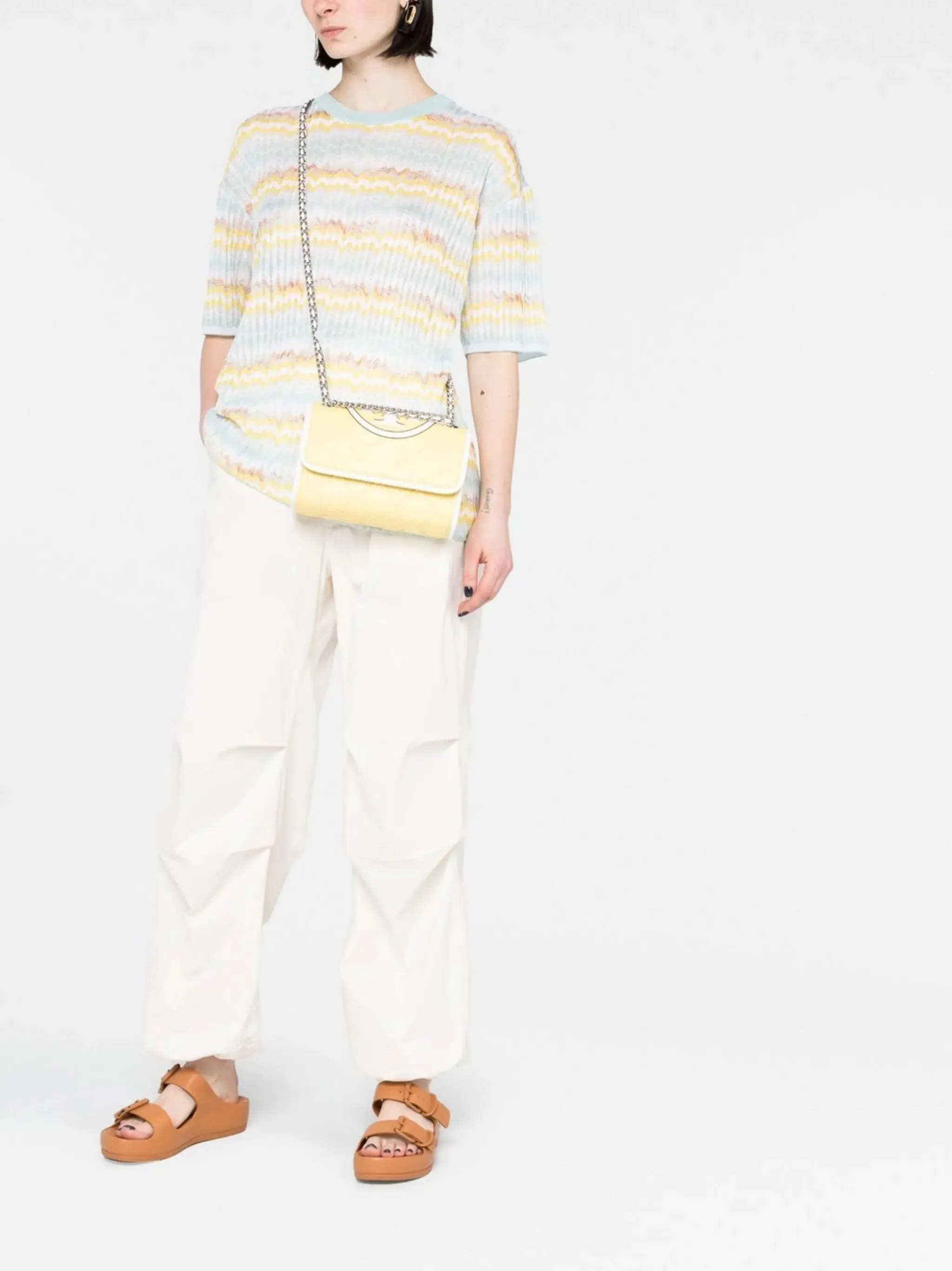 High-quality cross-body bag embossed Durable materials and quilted
