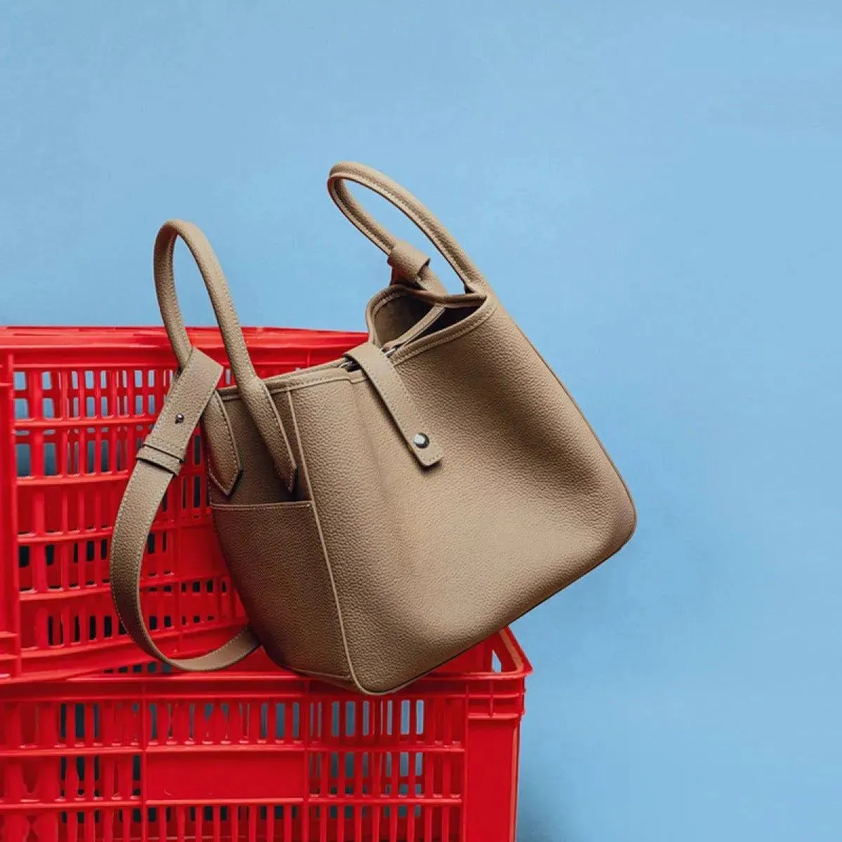 Large Capacity Bucket Bag With Drawstring Buckle