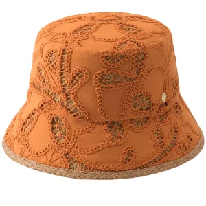 Lizette Bucket
