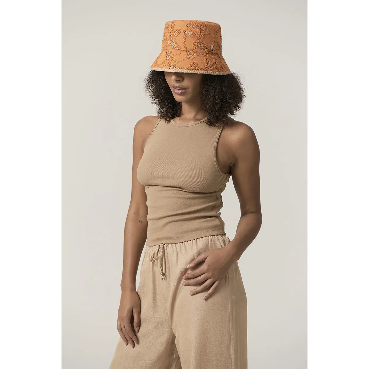 Lizette Bucket