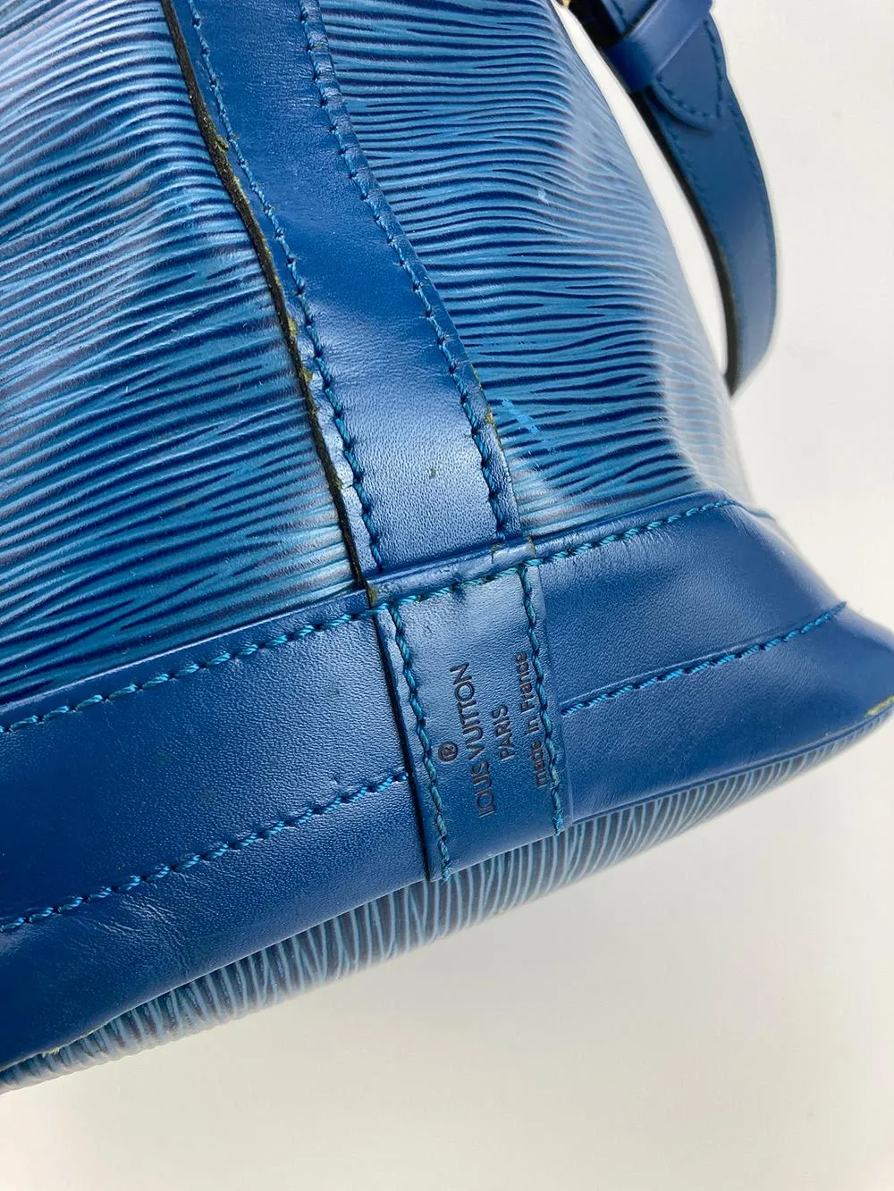 LOUIS VUITTON Blue Toldeo Epi Noe Drawstring Bucket Bag