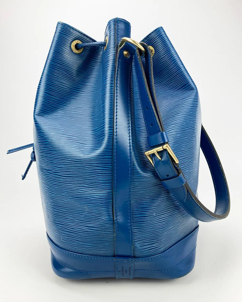 LOUIS VUITTON Blue Toldeo Epi Noe Drawstring Bucket Bag