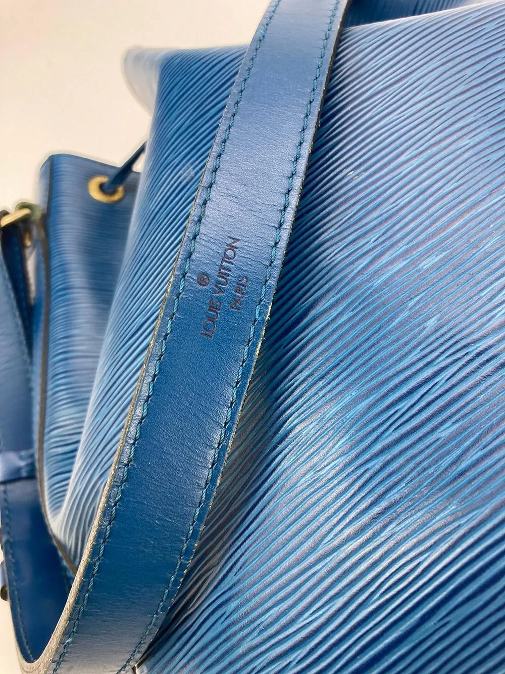 LOUIS VUITTON Blue Toldeo Epi Noe Drawstring Bucket Bag