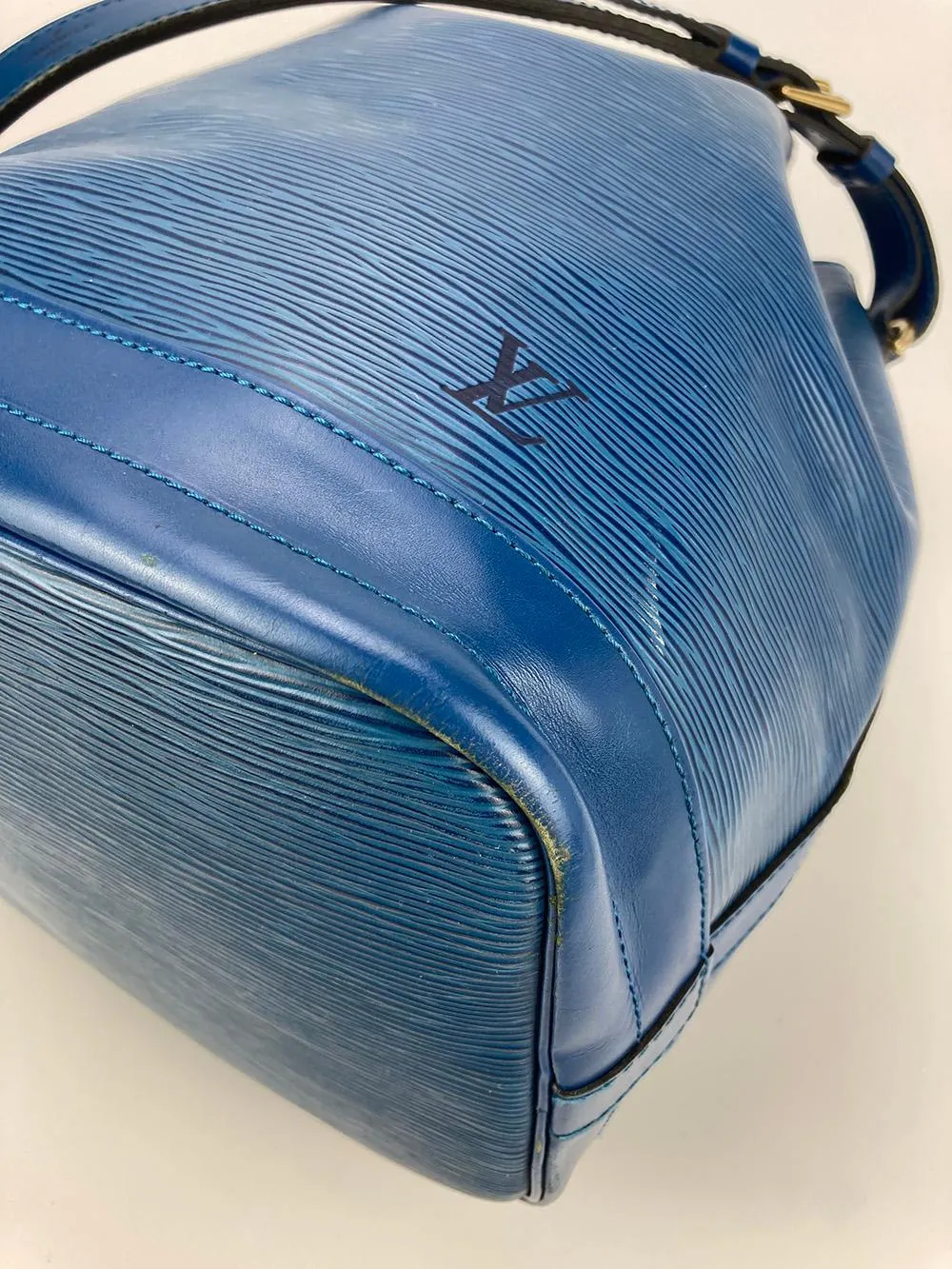 LOUIS VUITTON Blue Toldeo Epi Noe Drawstring Bucket Bag