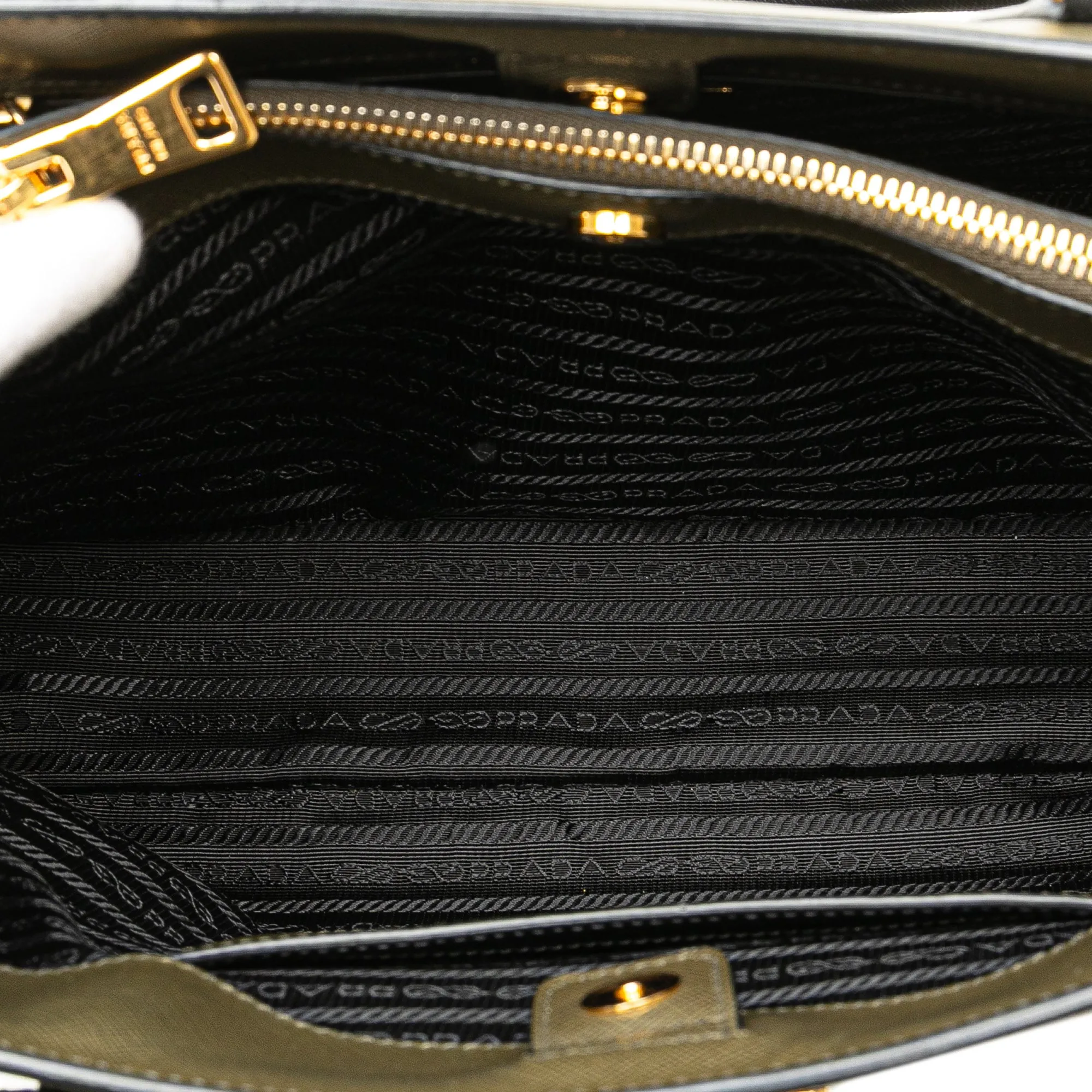 Medium Saffiano Lux Bicolor Galleria Satchel