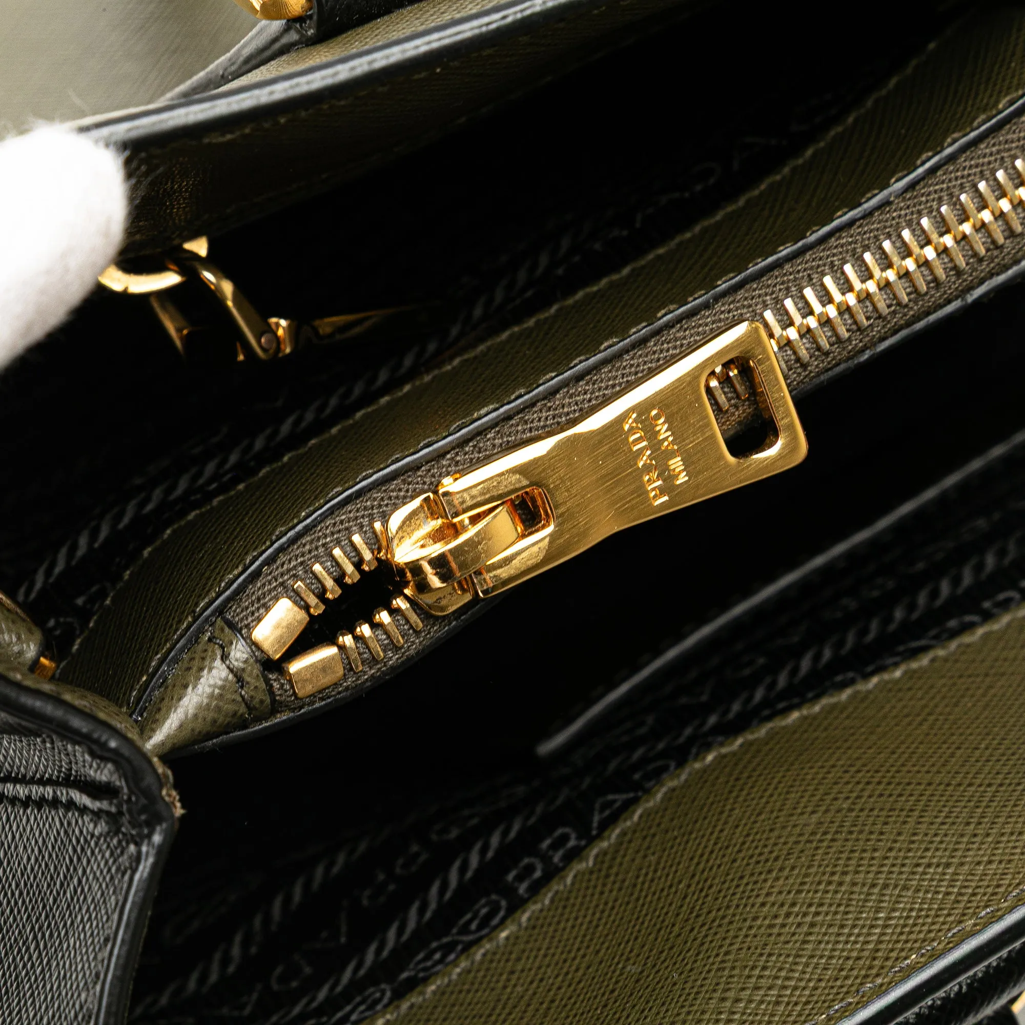 Medium Saffiano Lux Bicolor Galleria Satchel