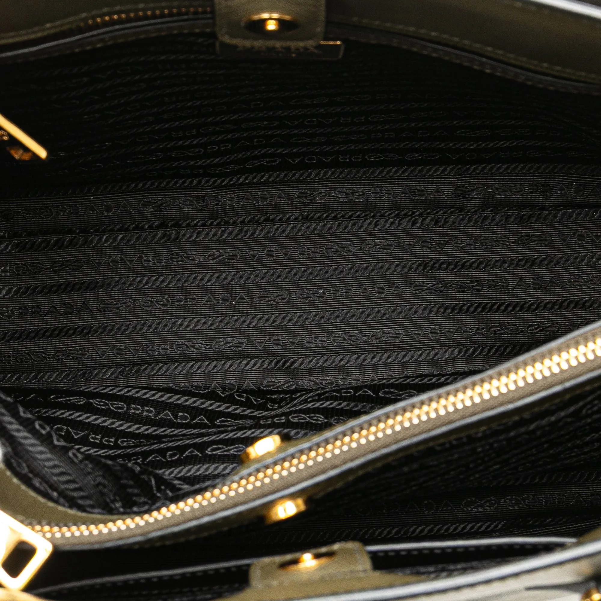 Medium Saffiano Lux Bicolor Galleria Satchel