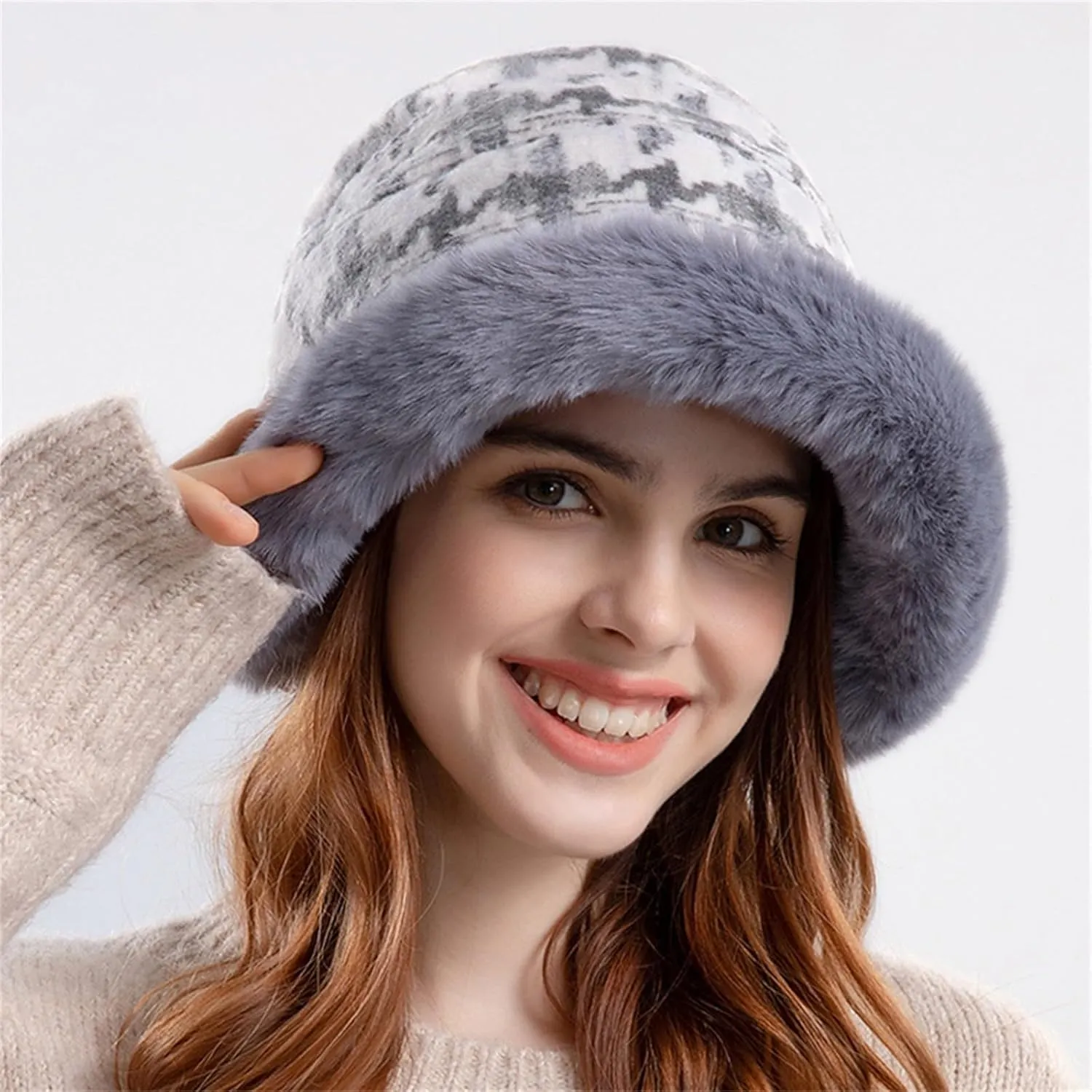 Miyaomn Women's Winter Fluffy Furry Snow Bucket Hat Outdoor Rolled Brim Faux Fur Stylish Print Cloche Hats with Fleece Lining