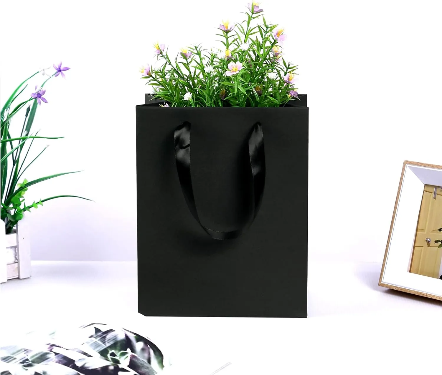 MOXARYSU Black Gift Bags With Handles: 8x5x10 Inch 30pcs Black Paper Bags Medium Bulk For Party Shopping Birthday Wedding (M, 30)