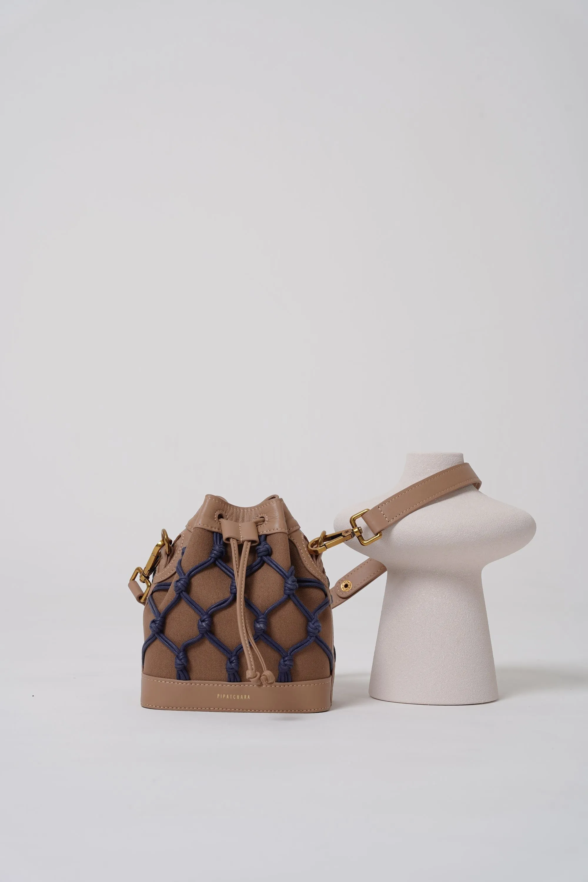 Romy Bucket Bag - Nude Navy