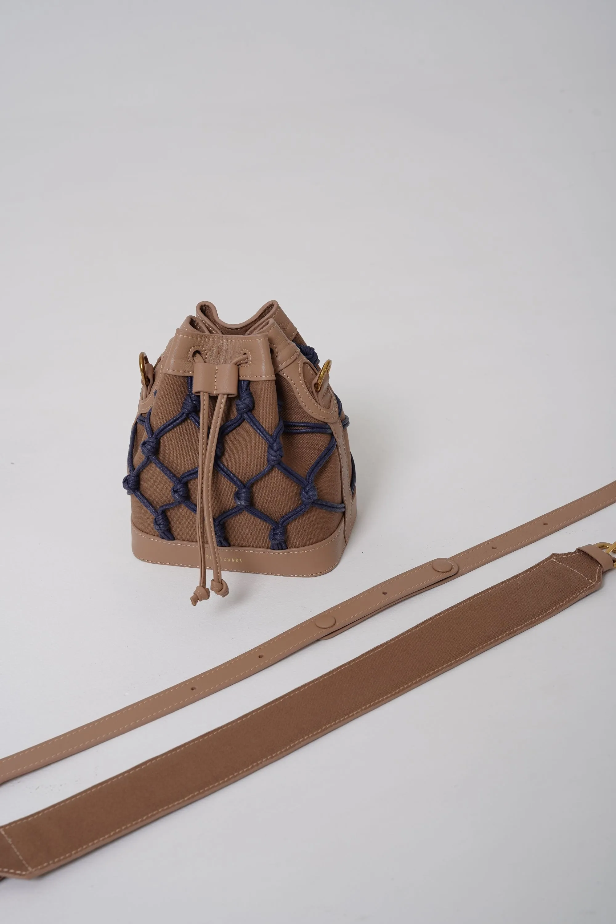Romy Bucket Bag - Nude Navy