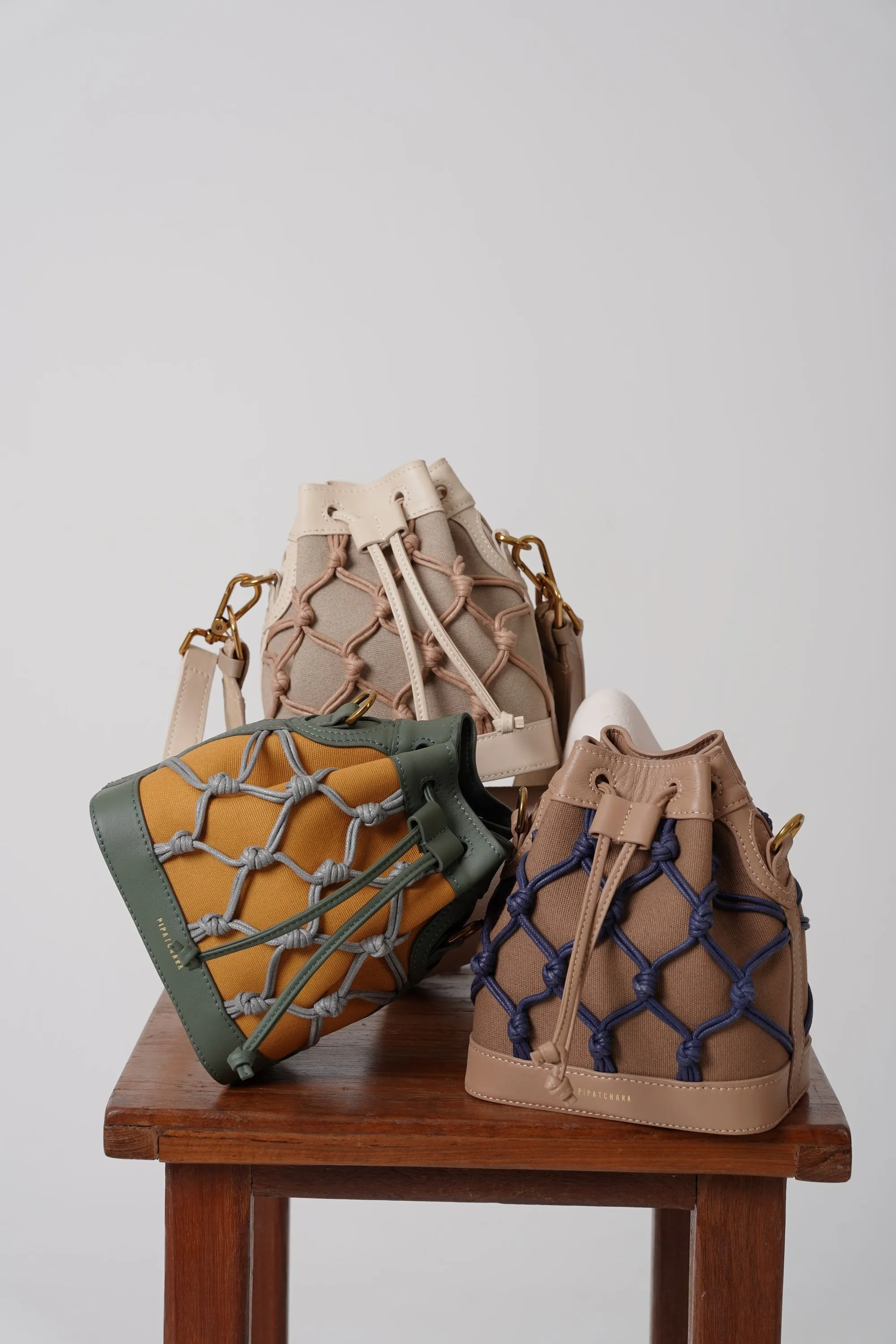 Romy Bucket Bag - Nude Navy