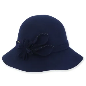 Whipstitch Flower Cloche