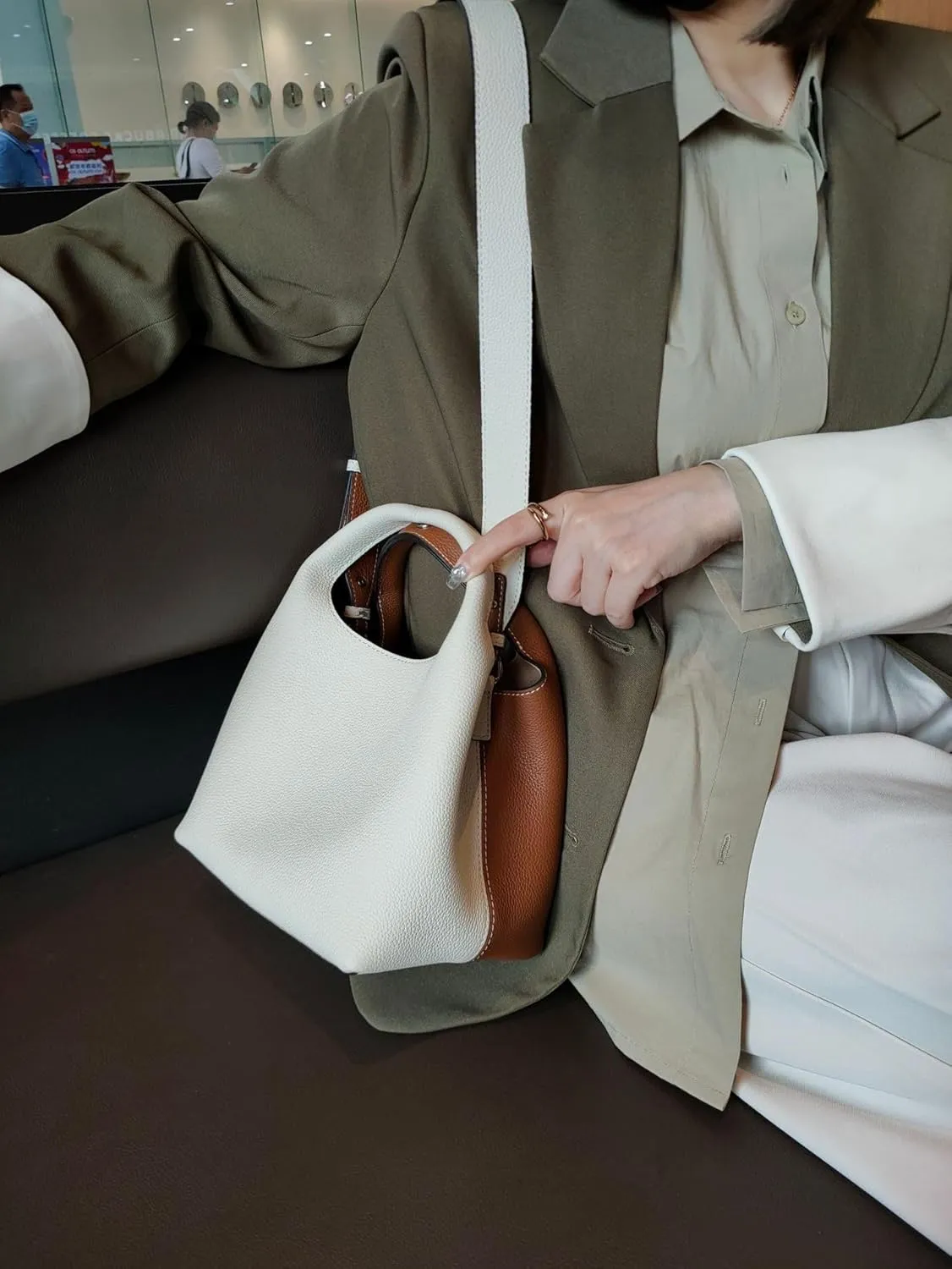 Women's Leather Commuting Bucket Bag Color-blocking Handbag Cowhide Basket Shoulder Crossbody Bag Top Handle Versatile