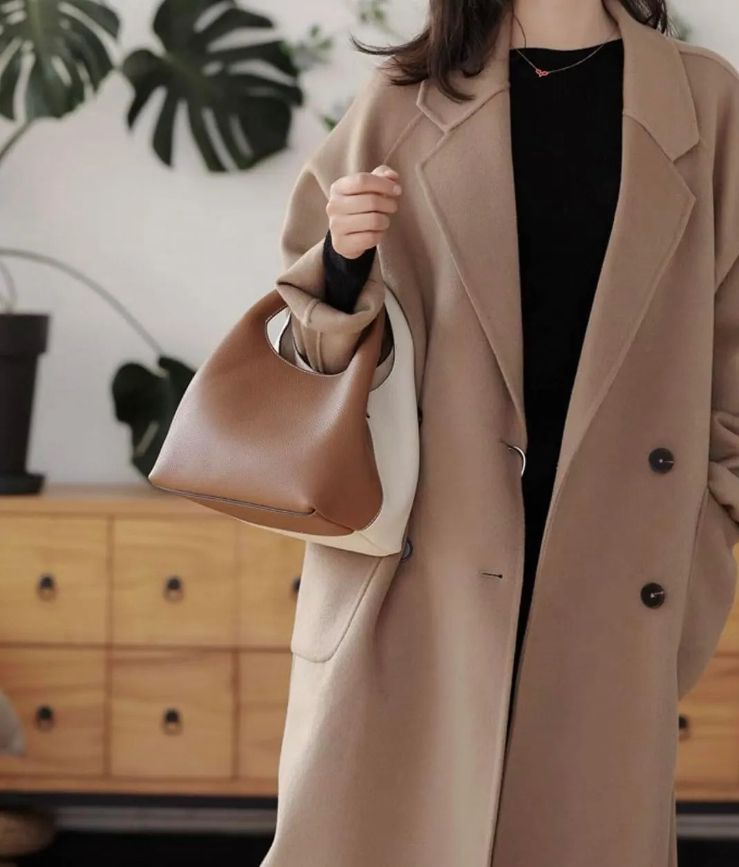 Women's Leather Commuting Bucket Bag Color-blocking Handbag Cowhide Basket Shoulder Crossbody Bag Top Handle Versatile