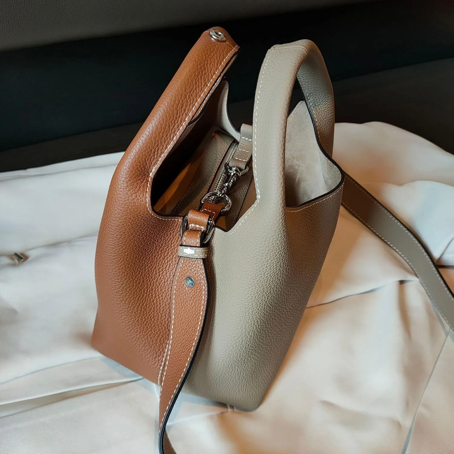 Women's Leather Commuting Bucket Bag Color-blocking Handbag Cowhide Basket Shoulder Crossbody Bag Top Handle Versatile